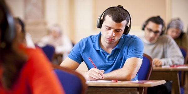 listening آیلتس