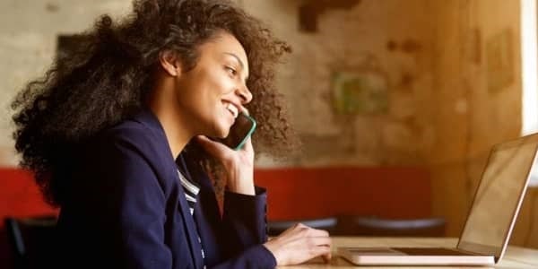 از عبارات مربوط به مکالمه تلفنی استفاده کنید